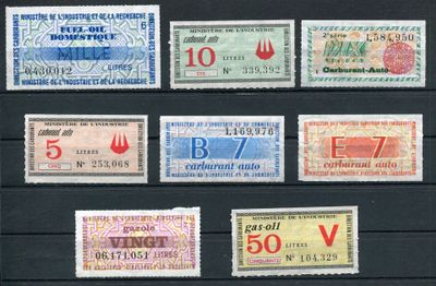 plusieurs types de timbres sont présentés sur une surface noire