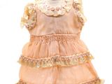 image d'une robe sur un mannequin sur fond blanc
