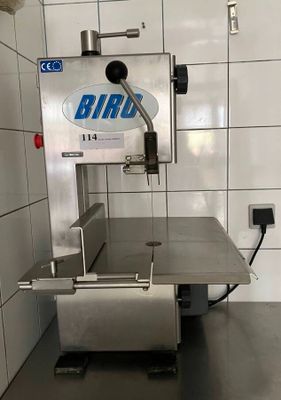 a machine that is sitting in the middle of a room