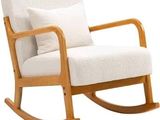 un fauteuil à bascule sur lequel est posé un coussin