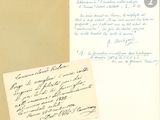 une vieille lettre sur laquelle figure une note manuscrite, à côté d'un bout de papier sur lequel il y a quelque chose d'écrit