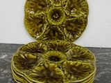 a stack of plates that are sitting on a table