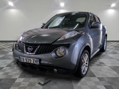 une photo d'un SUV Nissan Juke garé dans un garage