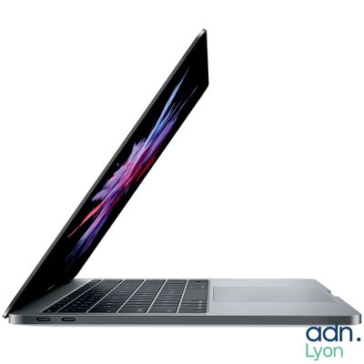 un ordinateur portable MacBook Pro d'Apple équipé d'un écran Retina