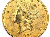 gros plan d'une pièce de monnaie sur laquelle figure un visage de femme