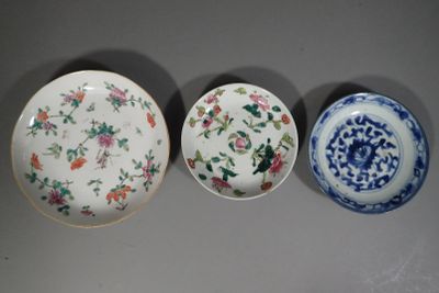CHINE. Ensemble comprenant : - une coupelle en porcelaine de… - Photo 1