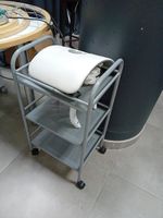 2 postes à manucure, 7 lampes, 6 servantes sur roulettes, 1 … (photo 4)
