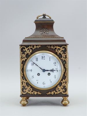 Grande pendule d'officier en bronze sur pieds boules, cadran…