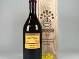 une image d'une bouteille de vin à côté d'une caisse en bois