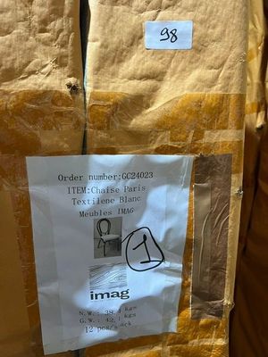 une étiquette au dos d'un paquet de papier toilette
