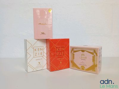 trois boîtes de savon posées les unes à côté des autres sur une table