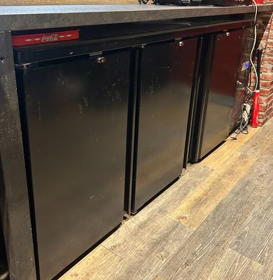 an image of a bar in a restaurant with a lot of counter space