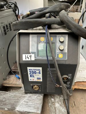 a machine that is sitting on top of a pallet