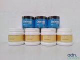 quatre pots de créatine posés les uns à côté des autres sur une table