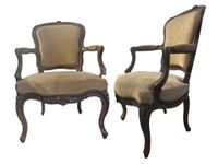 Paire de fauteuils en bois mouluré et sculpté à dossier et c… (photo 2)