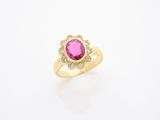 une bague en tourmaline rose et diamant