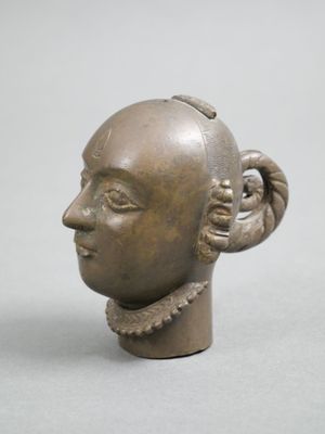 INDE Tête de Bouddha en bronze à patine brune Travail modern…