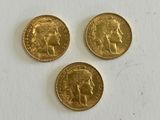 three gold sovereigns, one of which is a sovereign and one of which is a sovereign