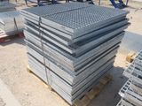 de nombreuses piles de parpaings posées sur une palette