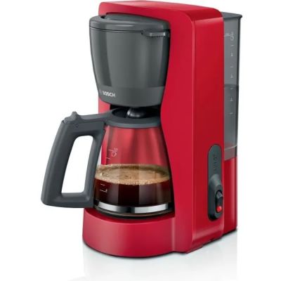 un gros plan d'une cafetière rouge posée sur une surface blanche