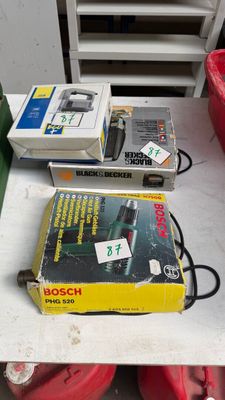une boîte d'outils Bosch posée sur une table à côté d'un bac rouge
