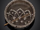 une broche ancienne en diamants et or