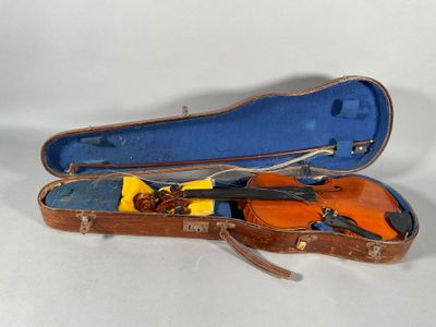 Violon portant une étiquette "Jean Baptise Vuillaume à Paris…