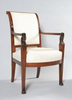 Paire de fauteuils à dossier incurvé en acajou et placage d'… (photo 5)
