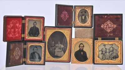 beaucoup de vieilles photos de personnes sur l'image