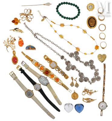Lot de bijoux fantaisie Important lot de bijoux fantaisie co…