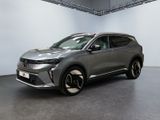 Le nouveau SUV concept Toyota C-HR est exposé dans un showroom