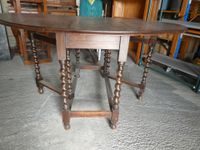 Table gateleg en chêne teinté, piètement en chapelet. (photo 2)