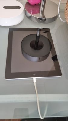 Tablette IPAD (ancien modèle) avec son chargeur