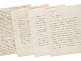trois vieux papiers couverts d'écriture, empilés les uns sur les autres
