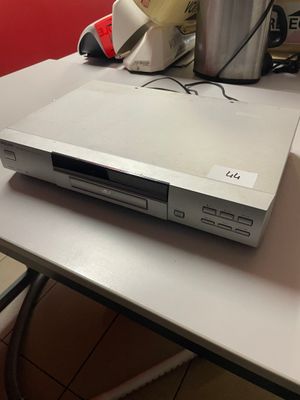 Lot d'un lecteur DVD Sony + télécommande modèle DVP-SR100 et…