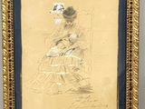 une vieille photo d'une femme assise sur une chaise, avec une fleur dans les cheveux