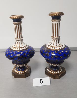 two vases that are sitting on a table