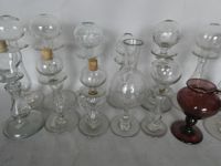 Ensemble de 14 lampes à huile en verre, certaines soufflées. (photo 4)