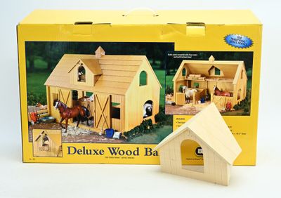 Ensemble de deux boxes en bois pour chevaux, de chez Breyer échelle 1/ - Photo 1