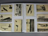 un livre dont les pages contiennent des images d'avions