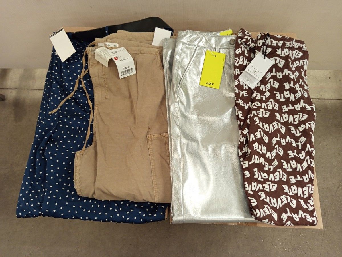 Lot de 50 pantalons (très grande variété de modèle) - pour femmes - 100% marques - Neuf, avec étiquette - 2 cartons
