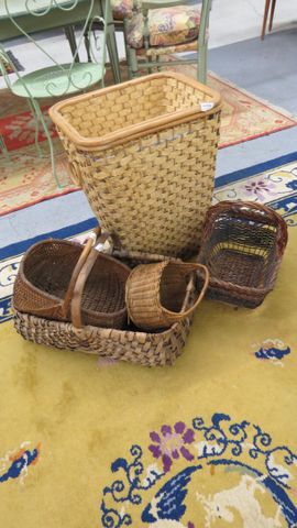 Lot de vanneries, paniers et panière à linge