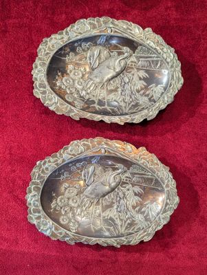 Paire de coupelles décors japonissant à la grue et aux fleur…