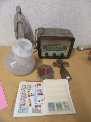 Lot D'Obj. Divers Dont Tsf, Timbres, Vierge, Crucifix,…