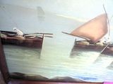 une image d'un tableau représentant un bateau dans l'eau