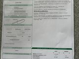 un ticket de caisse qui a été posé par terre