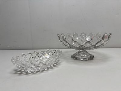 BACCARAT, petite coupe en cristal taillé. On y joint une cou…