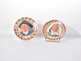 deux assiettes avec l'image d'un homme et d'une femme