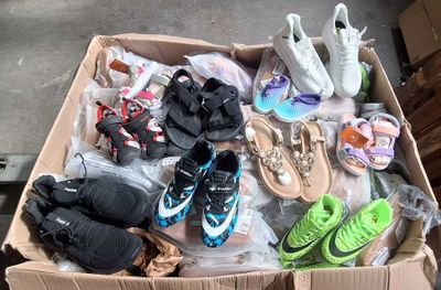 115 / 1 palette de 119 kg de paires de chaussures /// … - Photo 1