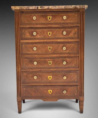 une commode ancienne avec dessus en marbre